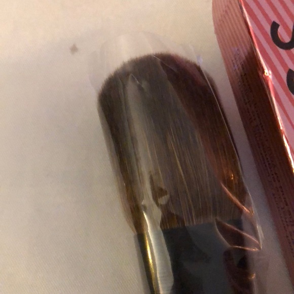 Lawless Summer Skin Bronzer Brush Vegan & Cruelty Free Full Size NIB - Picture 5 of 13